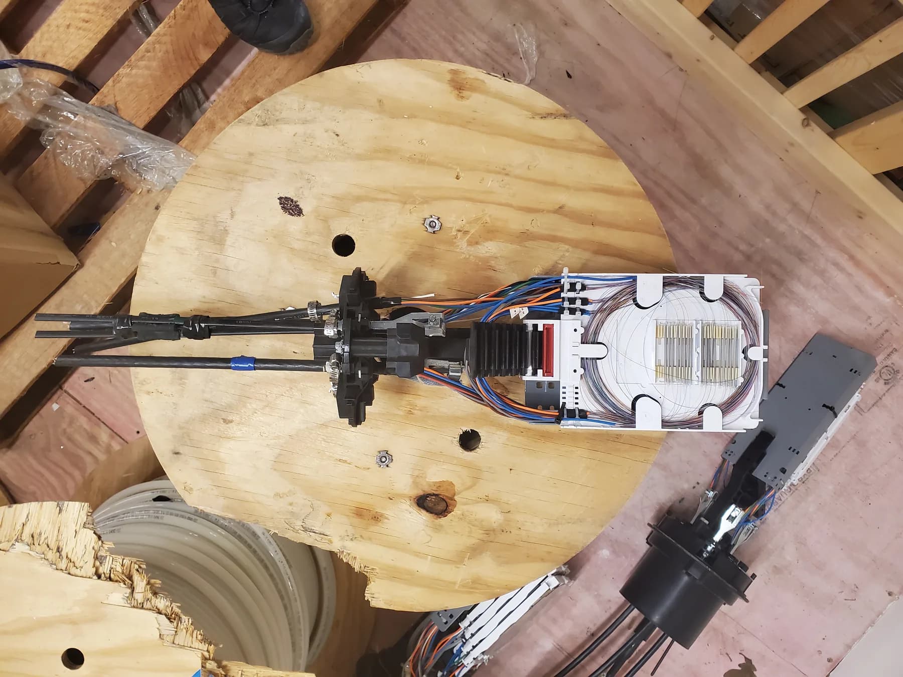 Training still: splice tray on a spool