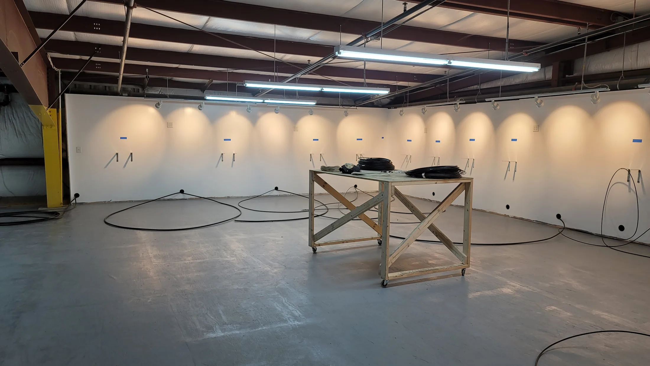 Issued lab still, 2021-01-21: work table and cable on the floor