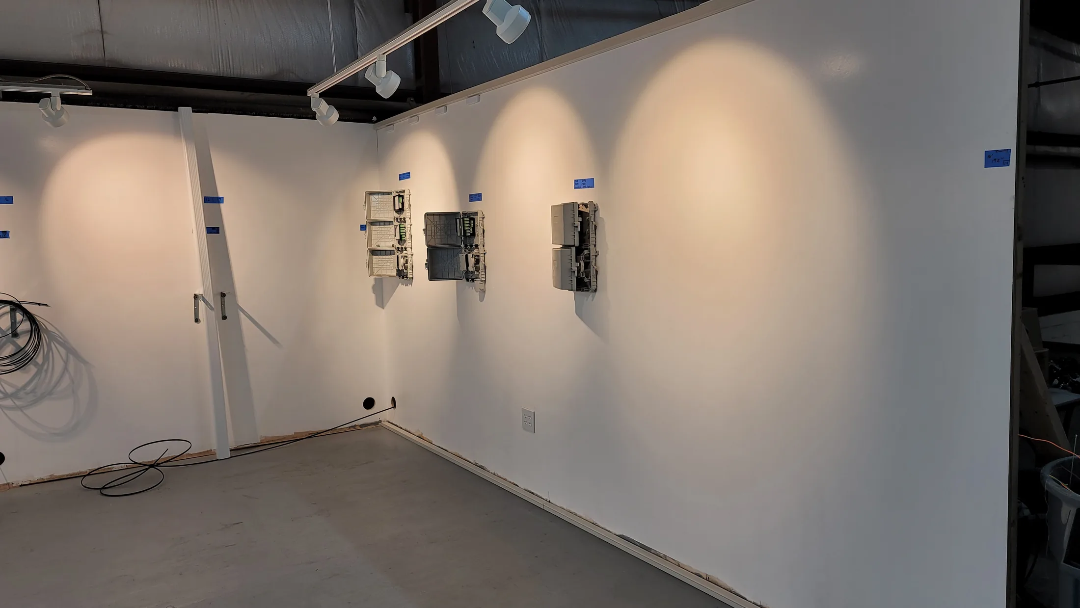 Issued lab still, 2021-01-22: the first parts of the network begin to show up on the walls; the work is moving along quickly